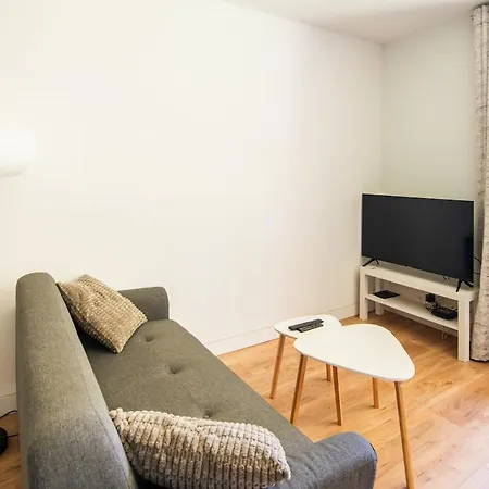 Apartament 36 M2 2-room Apartment, Parking, Fiber Internet, Near Metro, Literie Bultex