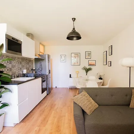 아파트 36 M2 2-room Apartment, Parking, Fiber Internet, Near Metro, Literie Bultex