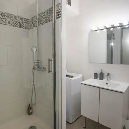 아파트 36 M2 2-room Apartment, Parking, Fiber Internet, Near Metro, Literie Bultex